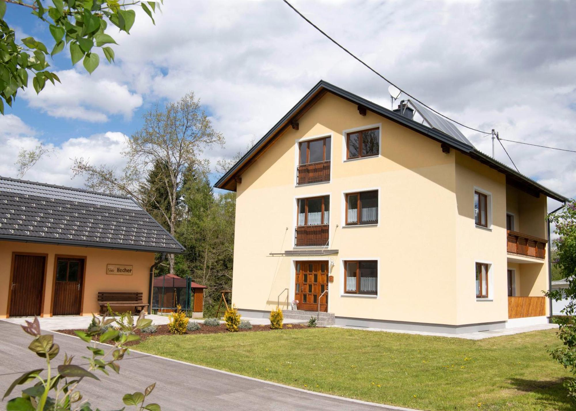 Ferienwohnungen Hecher Feldkirchen in Kärnten エクステリア 写真